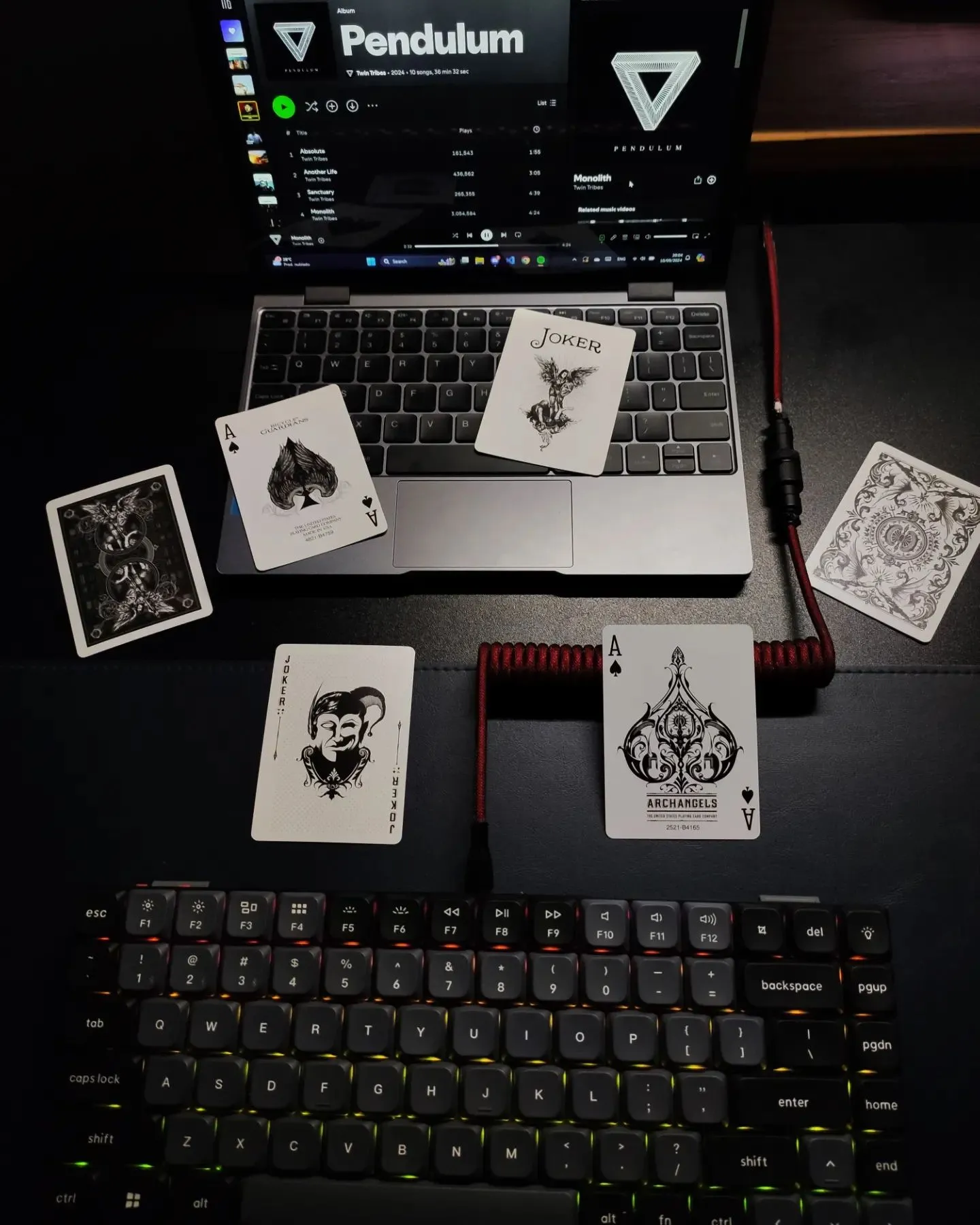 Keyboard and cards workspace supporting the ML evaluation case study